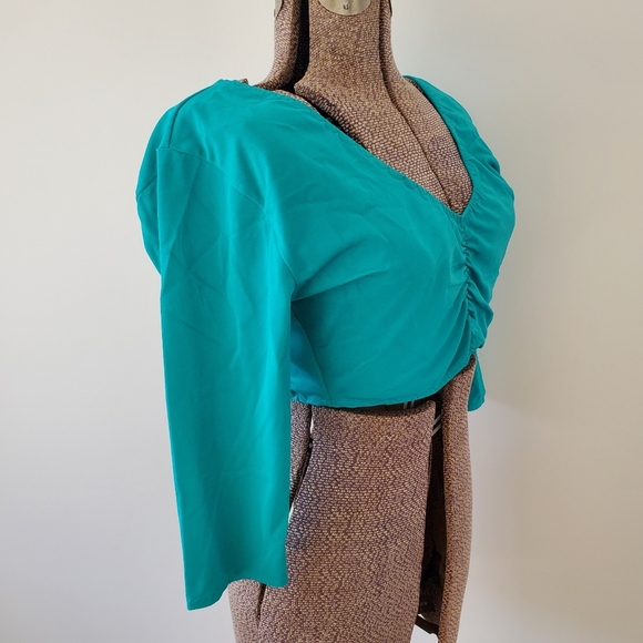 Sexy teal crop top - Picture 2 of 8